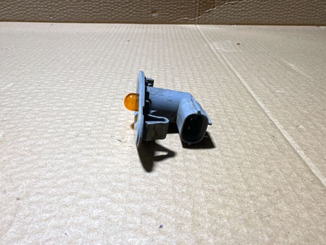 bontott TOYOTA VERSO Jobb első Irányjelző