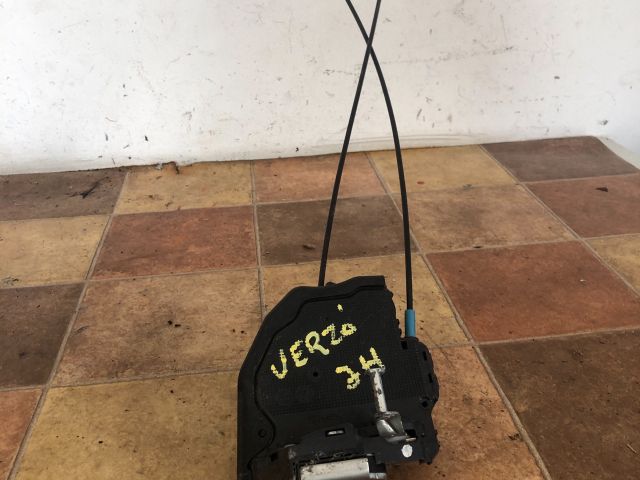 bontott TOYOTA VERSO Jobb hátsó Ajtózár