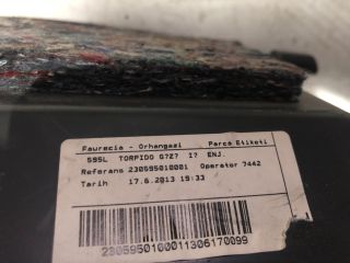 bontott TOYOTA VERSO Kesztyűtartó