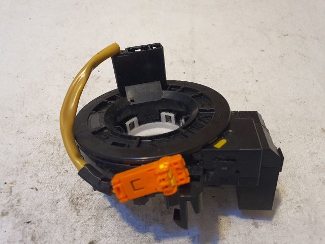 bontott TOYOTA VERSO Légzsák Átvezető Szalagkábel