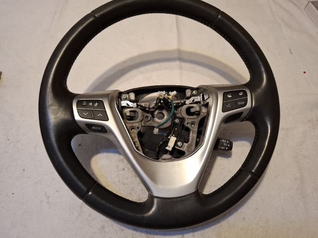 bontott TOYOTA VERSO Multikormány