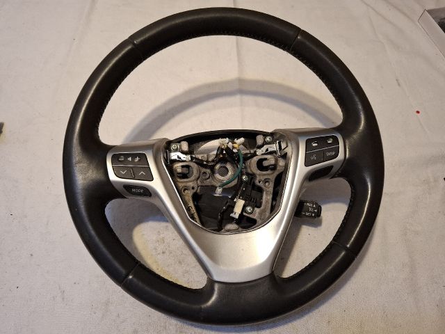 bontott TOYOTA VERSO Multikormány