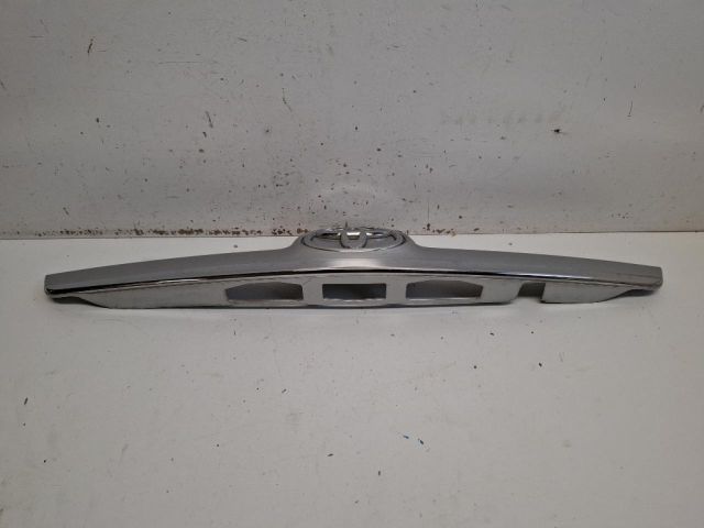 bontott TOYOTA VERSO Rendszámtábla Világítás Keret