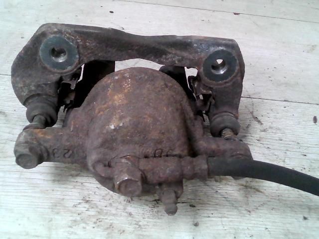 bontott TOYOTA YARIS Bal első Féknyereg Munkahengerrel