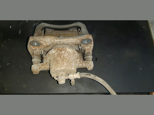 bontott TOYOTA YARIS Bal első Féknyereg Munkahengerrel