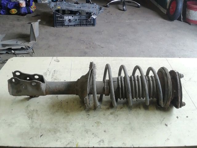 bontott TOYOTA YARIS Bal első Gólyaláb (Lengécsillapító, Rugó)