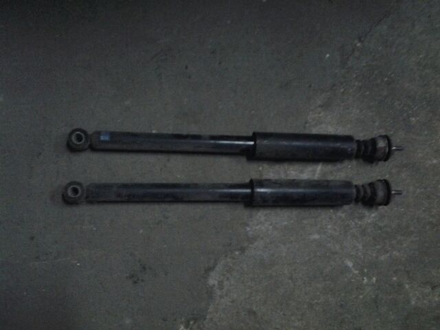 bontott TOYOTA YARIS Bal hátsó Lengéscsillapító