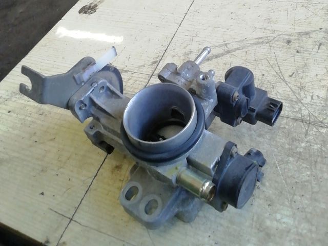 bontott TOYOTA YARIS Fojtószelep (Elektromos)