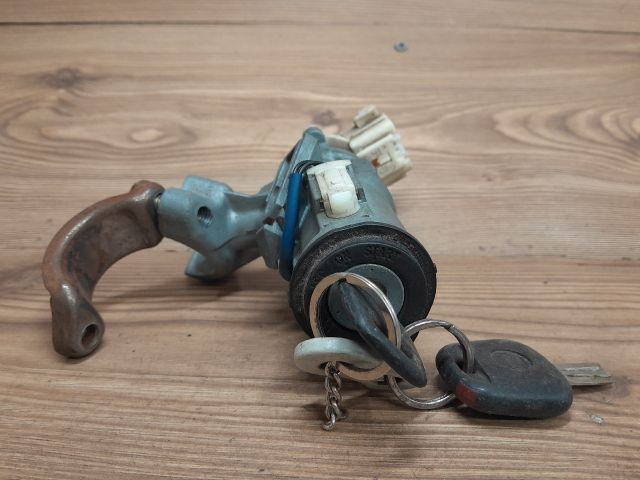 bontott TOYOTA YARIS Gyújtáskapcsoló Házzal