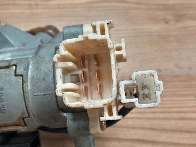 bontott TOYOTA YARIS Gyújtáskapcsoló Házzal