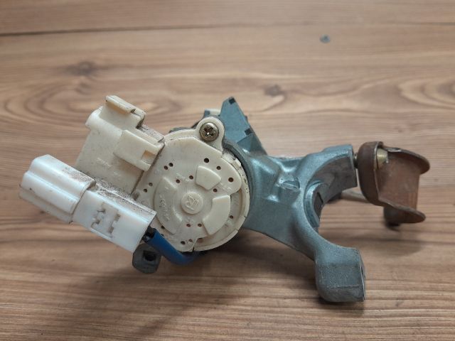 bontott TOYOTA YARIS Gyújtáskapcsoló Házzal