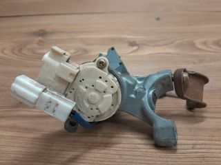 bontott TOYOTA YARIS Gyújtáskapcsoló Házzal