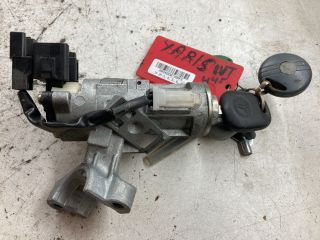 bontott TOYOTA YARIS Gyújtáskapcsoló