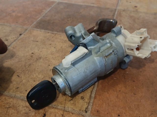 bontott TOYOTA YARIS Gyújtáskapcsoló