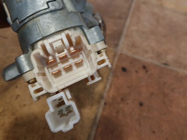 bontott TOYOTA YARIS Gyújtáskapcsoló