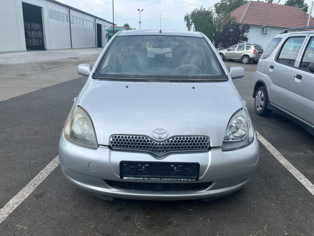 bontott TOYOTA YARIS Homlokfal (Üres lemez)