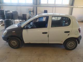 bontott TOYOTA YARIS Homlokfal (Üres lemez)