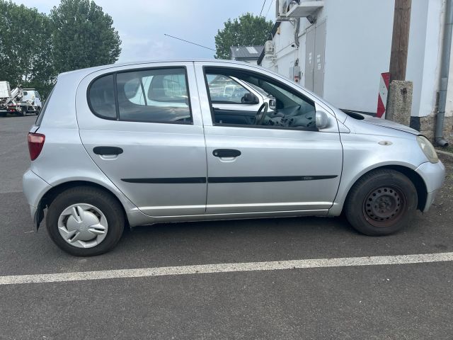 bontott TOYOTA YARIS Homlokfal (Üres lemez)