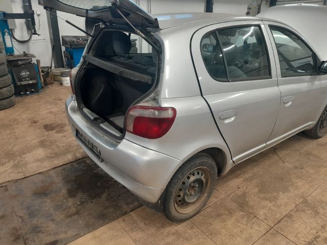 bontott TOYOTA YARIS Homlokfal (Üres lemez)