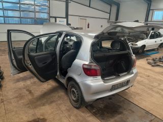 bontott TOYOTA YARIS Homlokfal (Üres lemez)