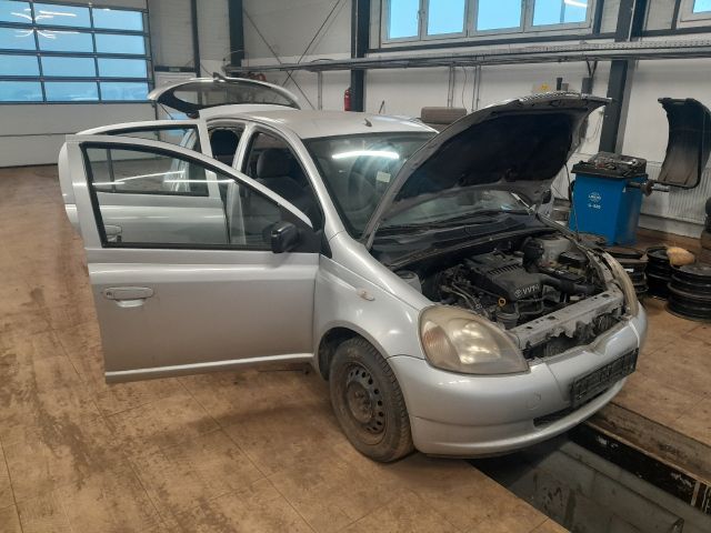 bontott TOYOTA YARIS Homlokfal (Üres lemez)