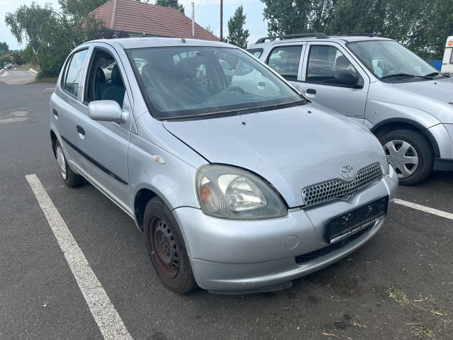 bontott TOYOTA YARIS Homlokfal (Üres lemez)