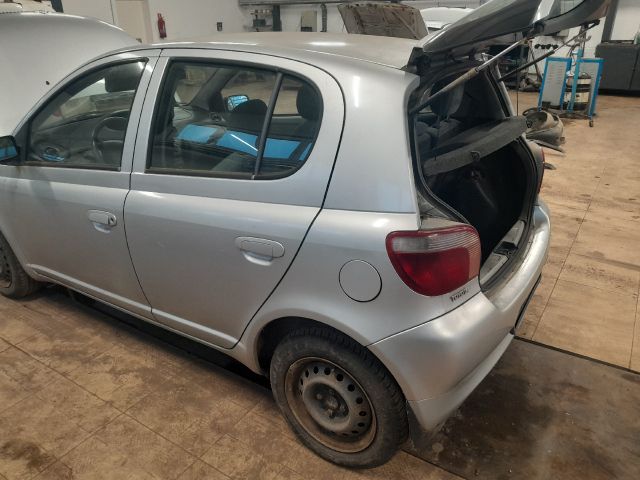 bontott TOYOTA YARIS Homlokfal (Üres lemez)