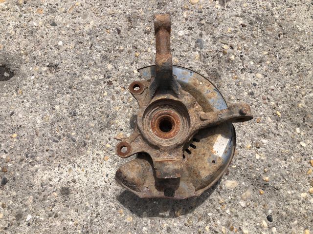 bontott TOYOTA YARIS Jobb első Csonkállvány Kerékaggyal