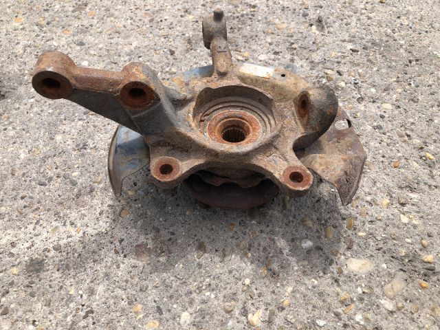 bontott TOYOTA YARIS Jobb első Csonkállvány Kerékaggyal