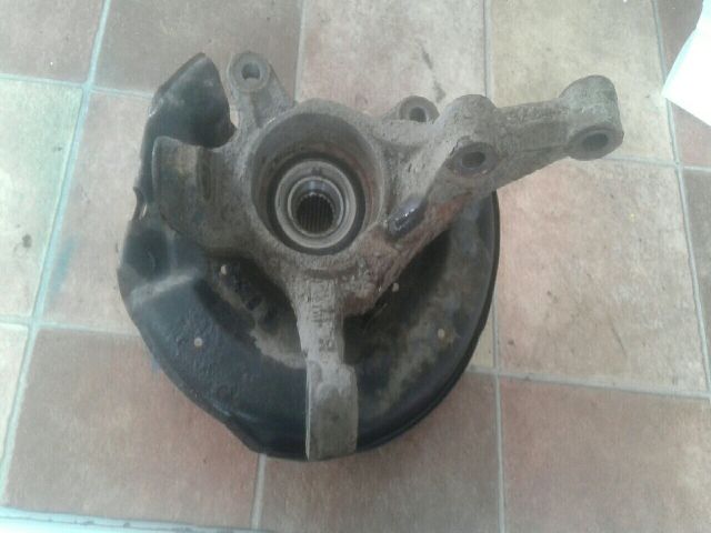 bontott TOYOTA YARIS Jobb első Csonkállvány Kerékaggyal