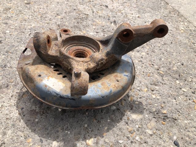 bontott TOYOTA YARIS Jobb első Csonkállvány Kerékaggyal