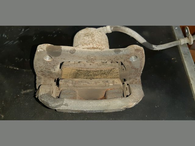 bontott TOYOTA YARIS Jobb első Féknyereg Munkahengerrel