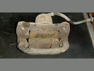 bontott TOYOTA YARIS Jobb első Féknyereg Munkahengerrel