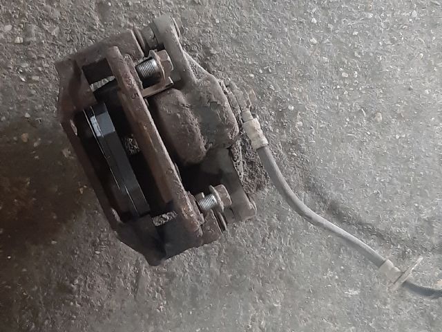 bontott TOYOTA YARIS Jobb első Féknyereg Munkahengerrel