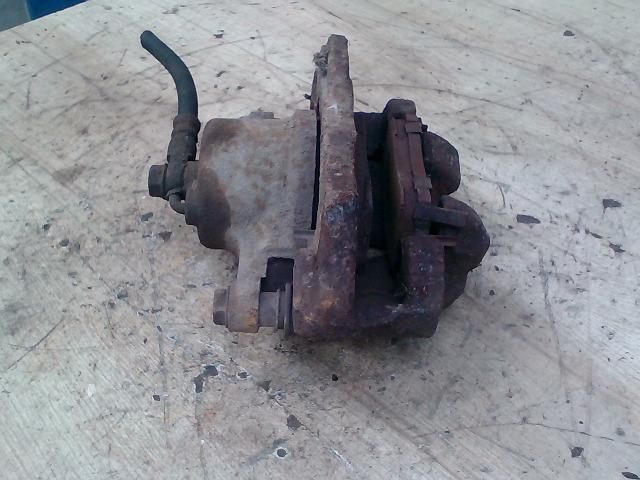 bontott TOYOTA YARIS Jobb első Féknyereg Munkahengerrel