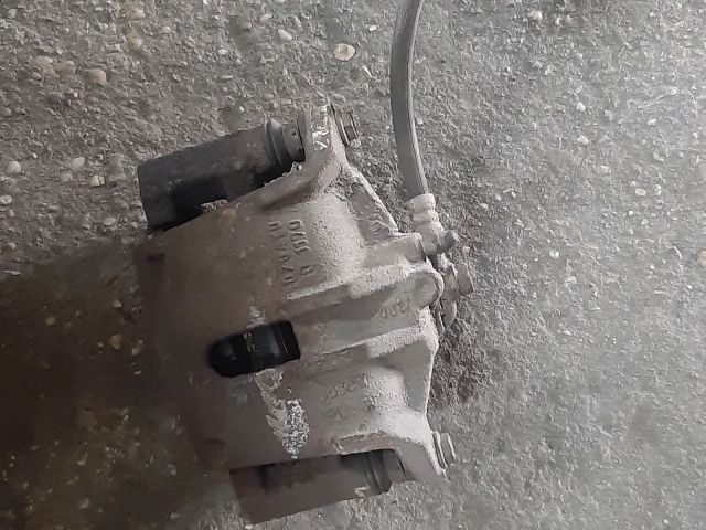 bontott TOYOTA YARIS Jobb első Féknyereg Munkahengerrel