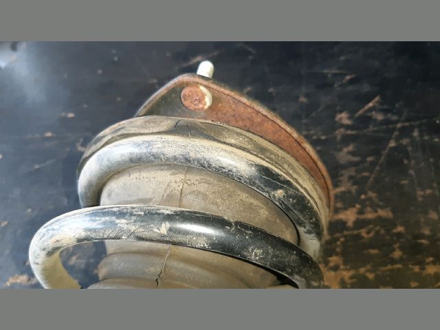 bontott TOYOTA YARIS Jobb első Gólyaláb (Lengécsillapító, Rugó)