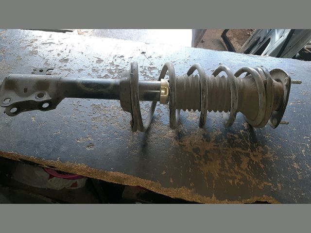 bontott TOYOTA YARIS Jobb első Gólyaláb (Lengécsillapító, Rugó)