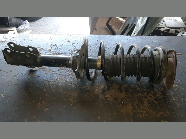 bontott TOYOTA YARIS Jobb első Gólyaláb (Lengécsillapító, Rugó)