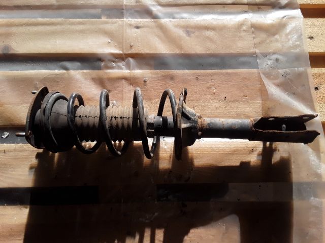 bontott TOYOTA YARIS Jobb első Gólyaláb (Lengécsillapító, Rugó)