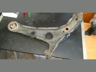 bontott TOYOTA YARIS Jobb első Lengőkar