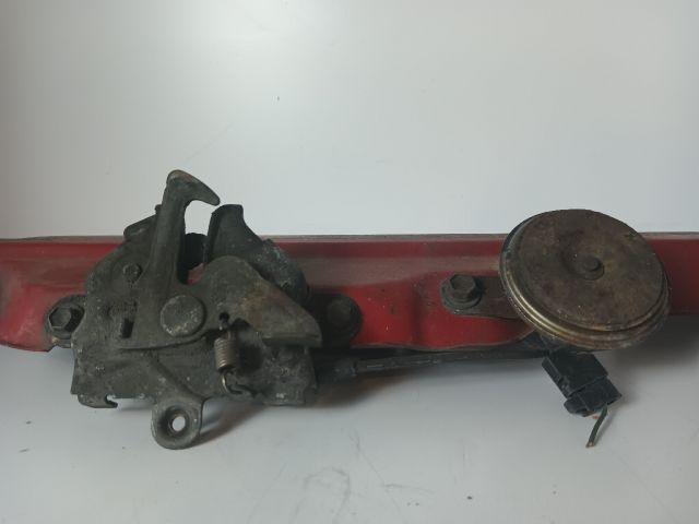 bontott TOYOTA YARIS Komplett Homlokfal (Részeivel)