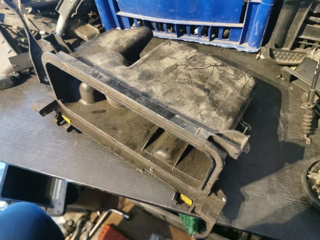 bontott TOYOTA YARIS Légszűrő Ház