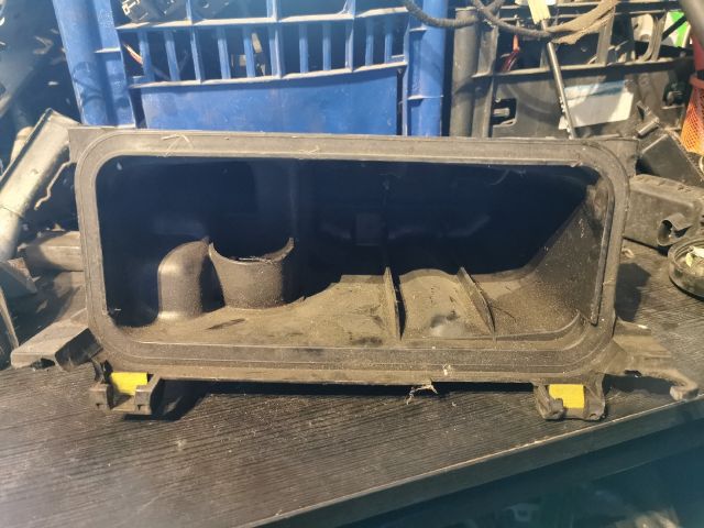 bontott TOYOTA YARIS Légszűrő Ház