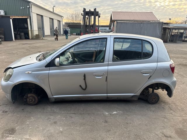 bontott TOYOTA YARIS Motor (Fűzött blokk hengerfejjel)