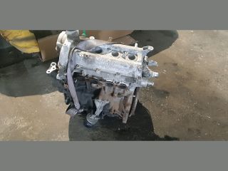 bontott TOYOTA YARIS Motor (Fűzött blokk hengerfejjel)