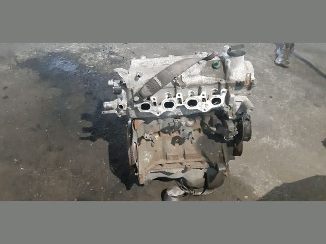 bontott TOYOTA YARIS Motor (Fűzött blokk hengerfejjel)