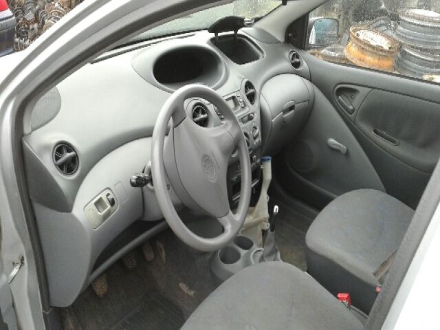 bontott TOYOTA YARIS Motor (Fűzött blokk hengerfejjel)