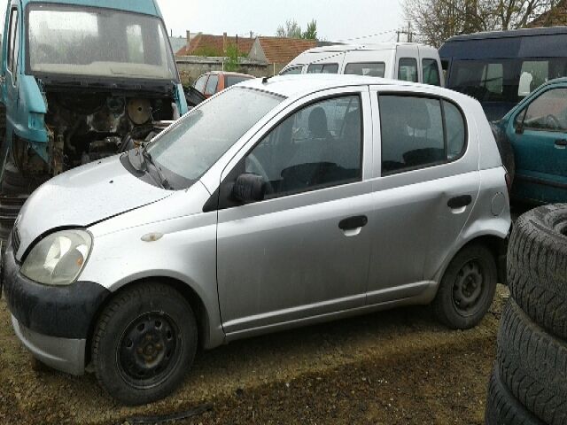 bontott TOYOTA YARIS Motor (Fűzött blokk hengerfejjel)