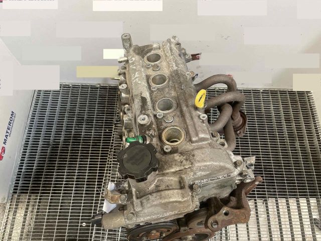 bontott TOYOTA YARIS Motor (Fűzött blokk hengerfejjel)